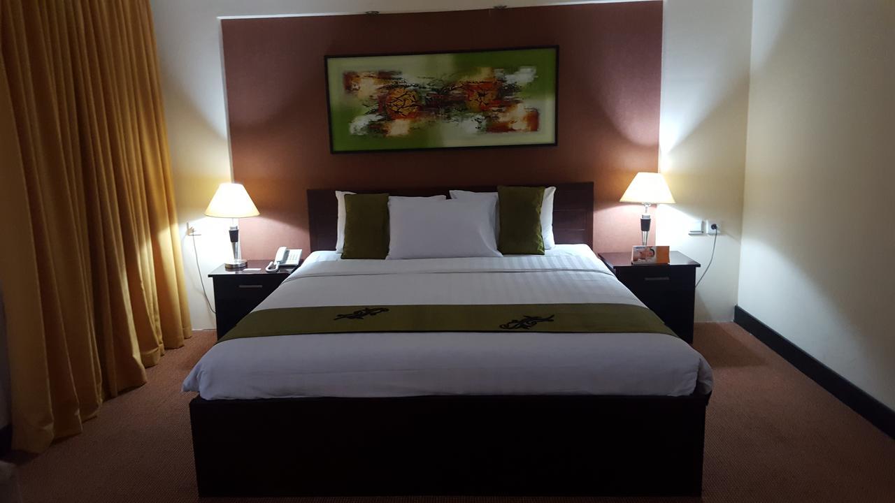Grand Tembaga Hotel Timika Exterior foto